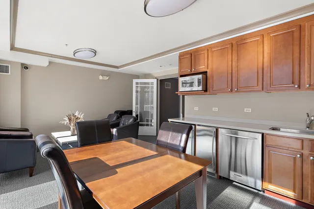 $489,000 | 425 Benjamin Drive, Unit 403, Vernon Hills, IL 60061