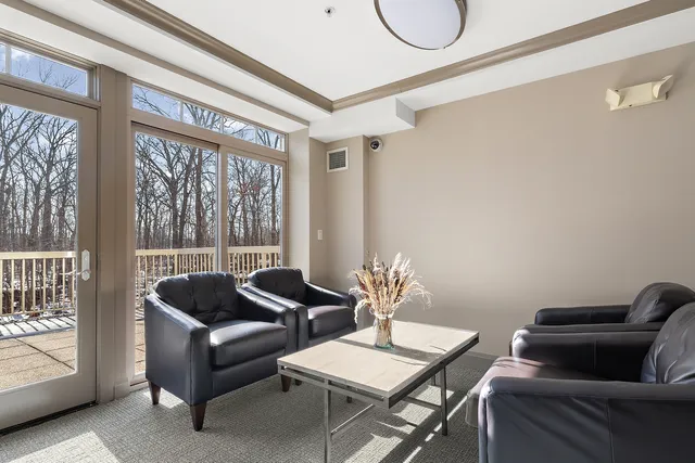 $489,000 | 425 Benjamin Drive, Unit 403, Vernon Hills, IL 60061
