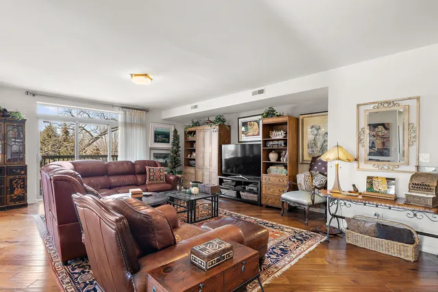 $489,000 | 425 Benjamin Drive, Unit 403, Vernon Hills, IL 60061