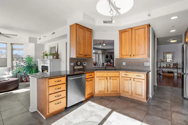 $489,000 | 425 Benjamin Drive, Unit 403, Vernon Hills, IL 60061