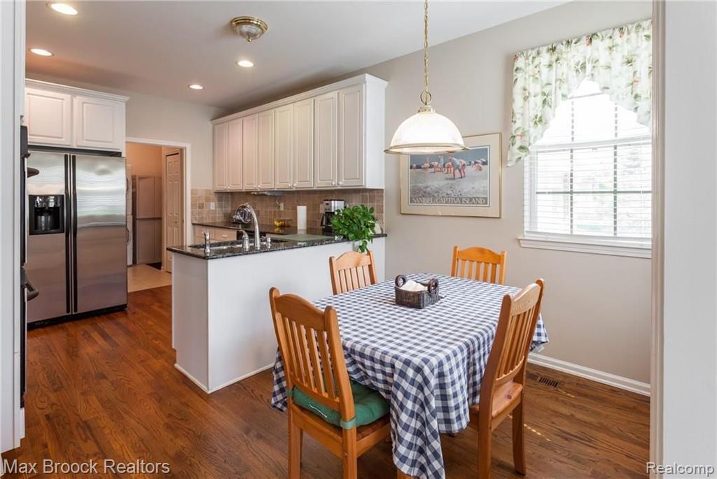 2280 Creek Bend Rochester Hills, MI 48309 - Photo 17 of 35