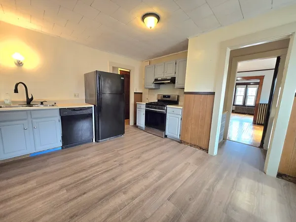 $2,800 | 19 Rowe Street, Unit 2, Auburndale, MA 02466