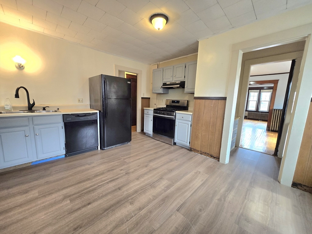 19 Rowe Street, Unit 2 Auburndale, MA 02466 - Photo 6 of 8