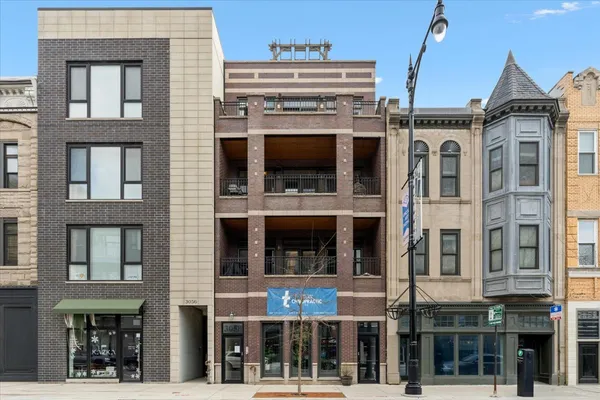 $725,000 | 3058 North Lincoln Avenue, Unit 3, Chicago, IL 60657