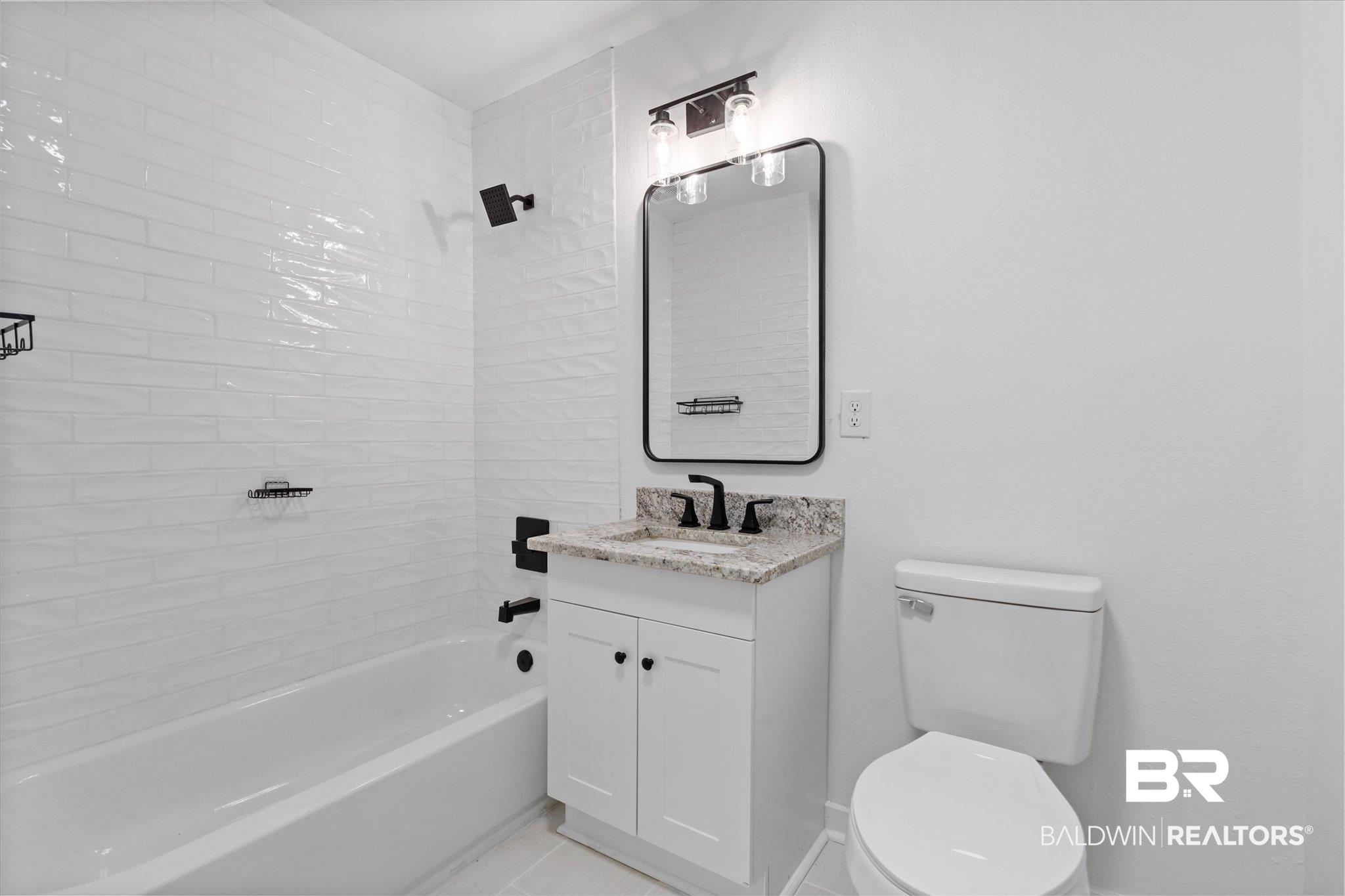 407 Barclay Avenue Fairhope, AL 36532 - Photo 17 of 29 upstairs shared bath