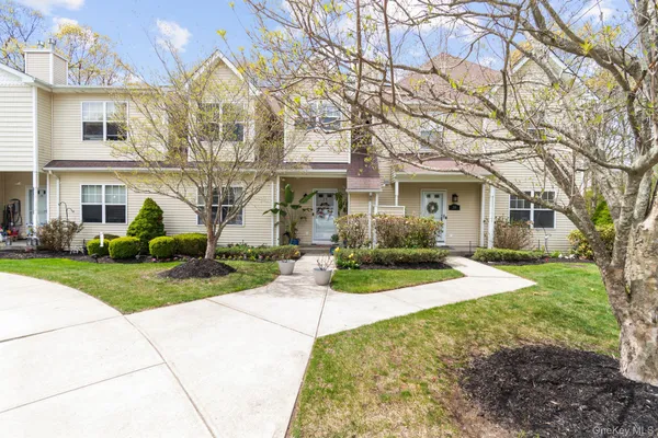$369,000 | 29 Daremy Circle, Unit 2E, Medford, NY 11763