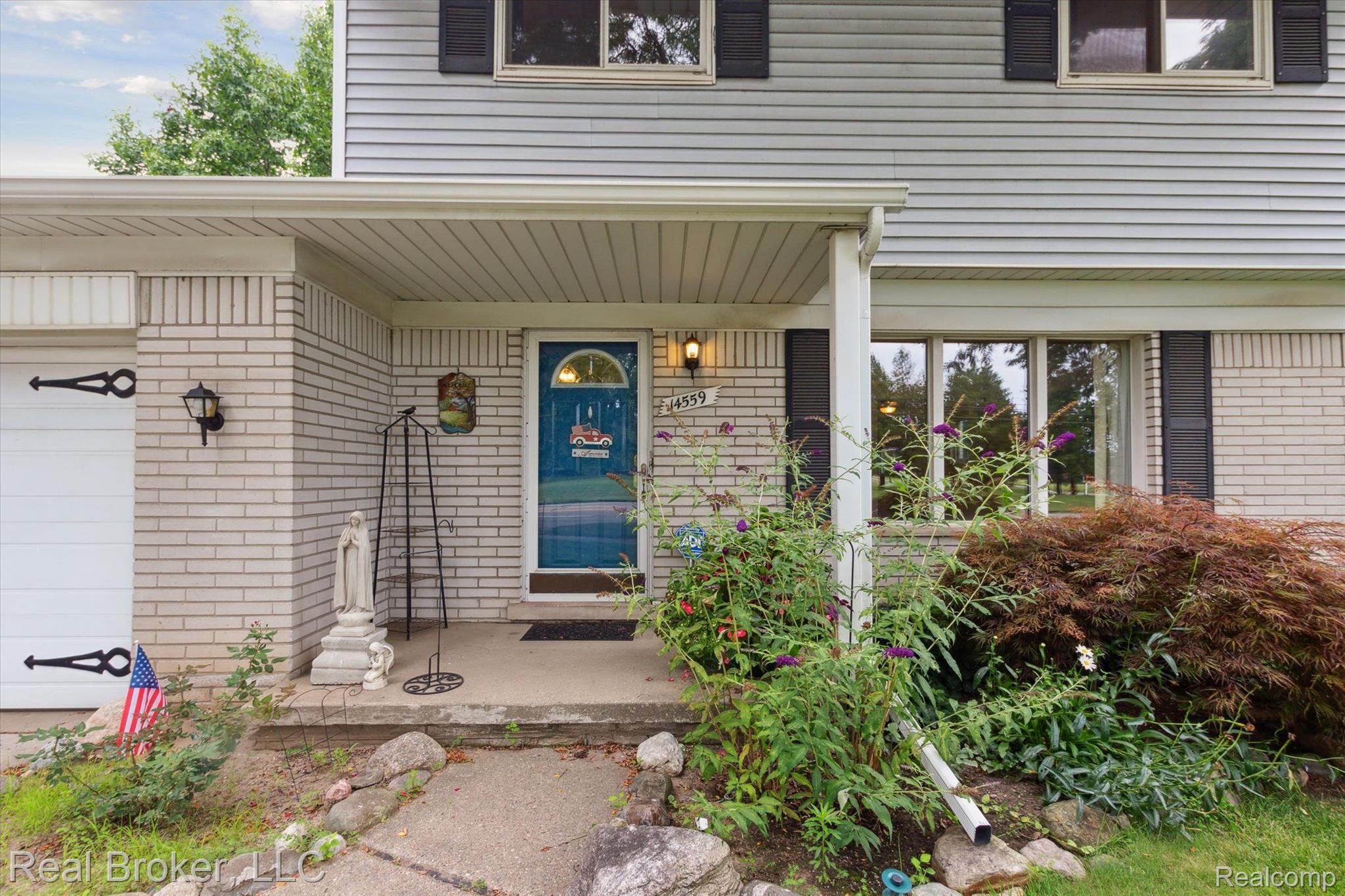 14559 Newburgh Road Livonia, MI 48154 - Photo 4 of 45 Gallery Image 4
