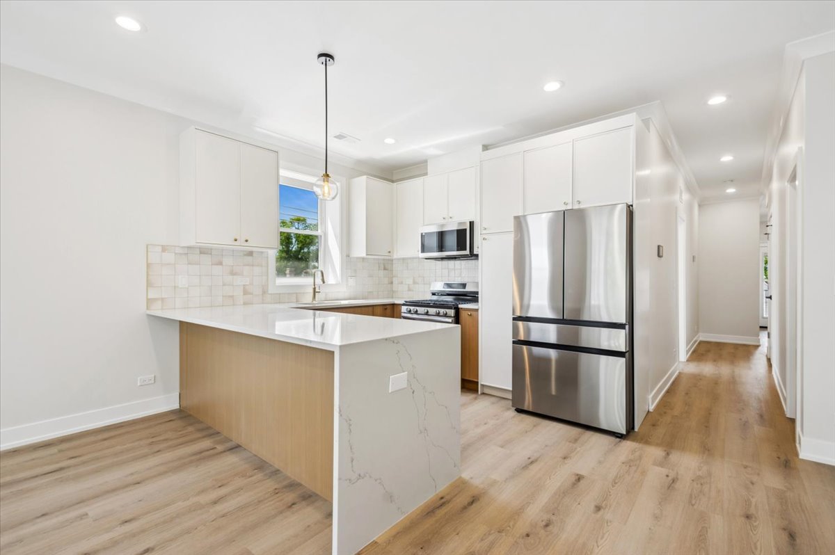 1355 West Balmoral Avenue, Unit 1 Chicago, IL 60640 - Photo 11 of 24