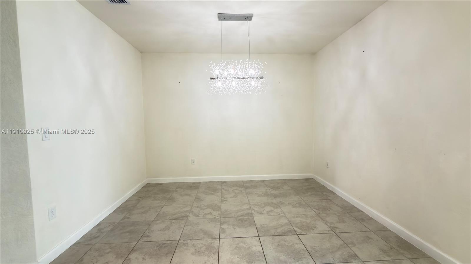 10337 West 34th Lane, Unit 10337 Hialeah, FL 33018 - Photo 8 of 50 a view of a decorative room in a room
