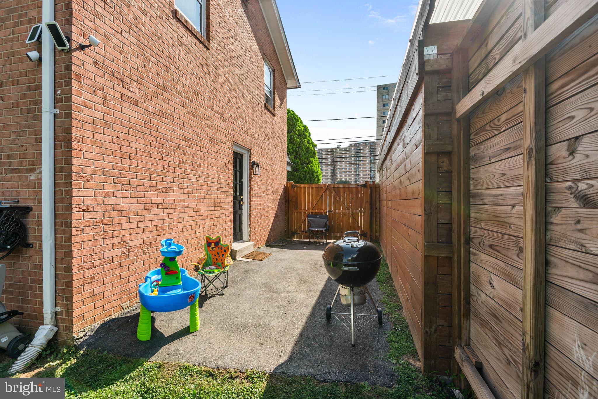 1007 Arcola Avenue Silver Spring, MD 20902 - Photo 32 of 33 Side patio set up for grilling.