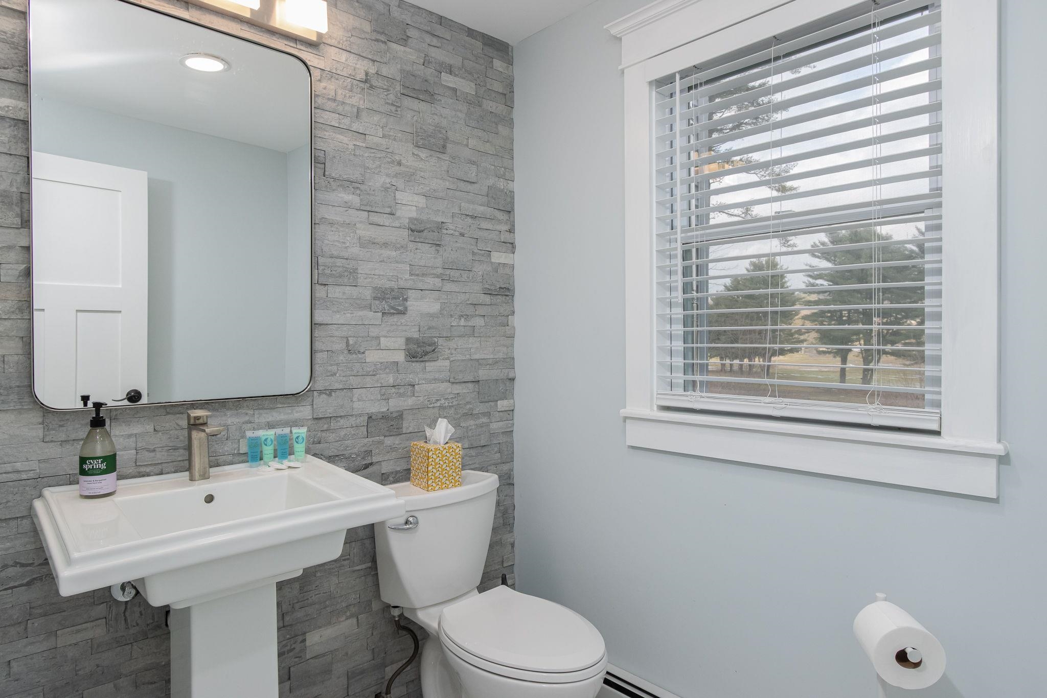 481 Woodlawn Ridge Road Pembroke, NH 03275 - Photo 23 of 59