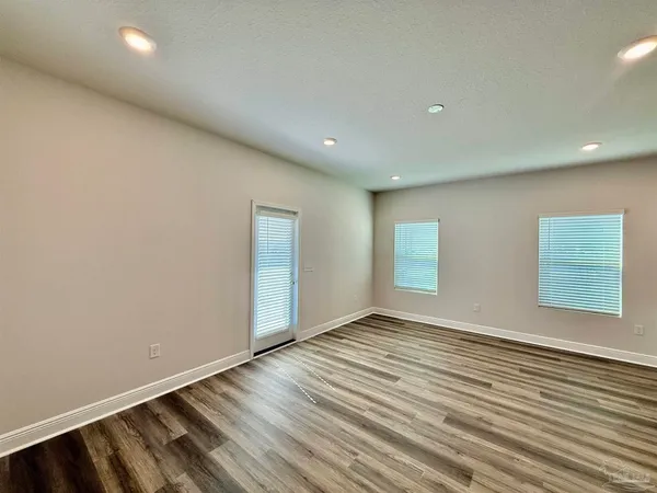 $1,950 | 4067 Pendragon Circle, Milton, FL 32583