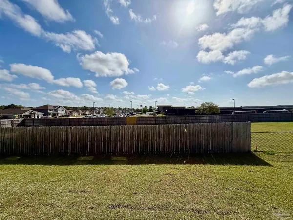 $1,950 | 4067 Pendragon Circle, Milton, FL 32583
