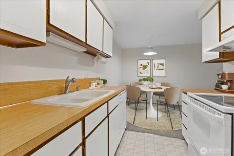 $359,000 | 11006 Northeast 68th Street, Unit 819, Kirkland, WA 98033