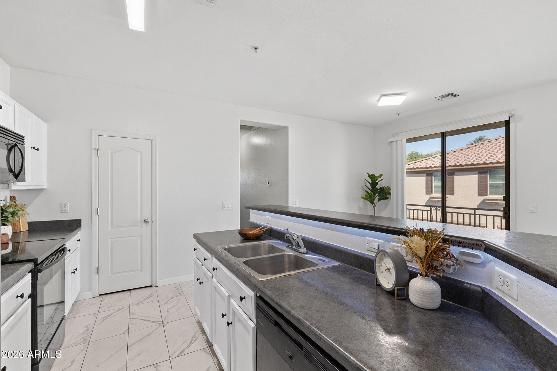 8189 West Groom Creek Road Phoenix, AZ 85043 - Photo 16 of 37 21