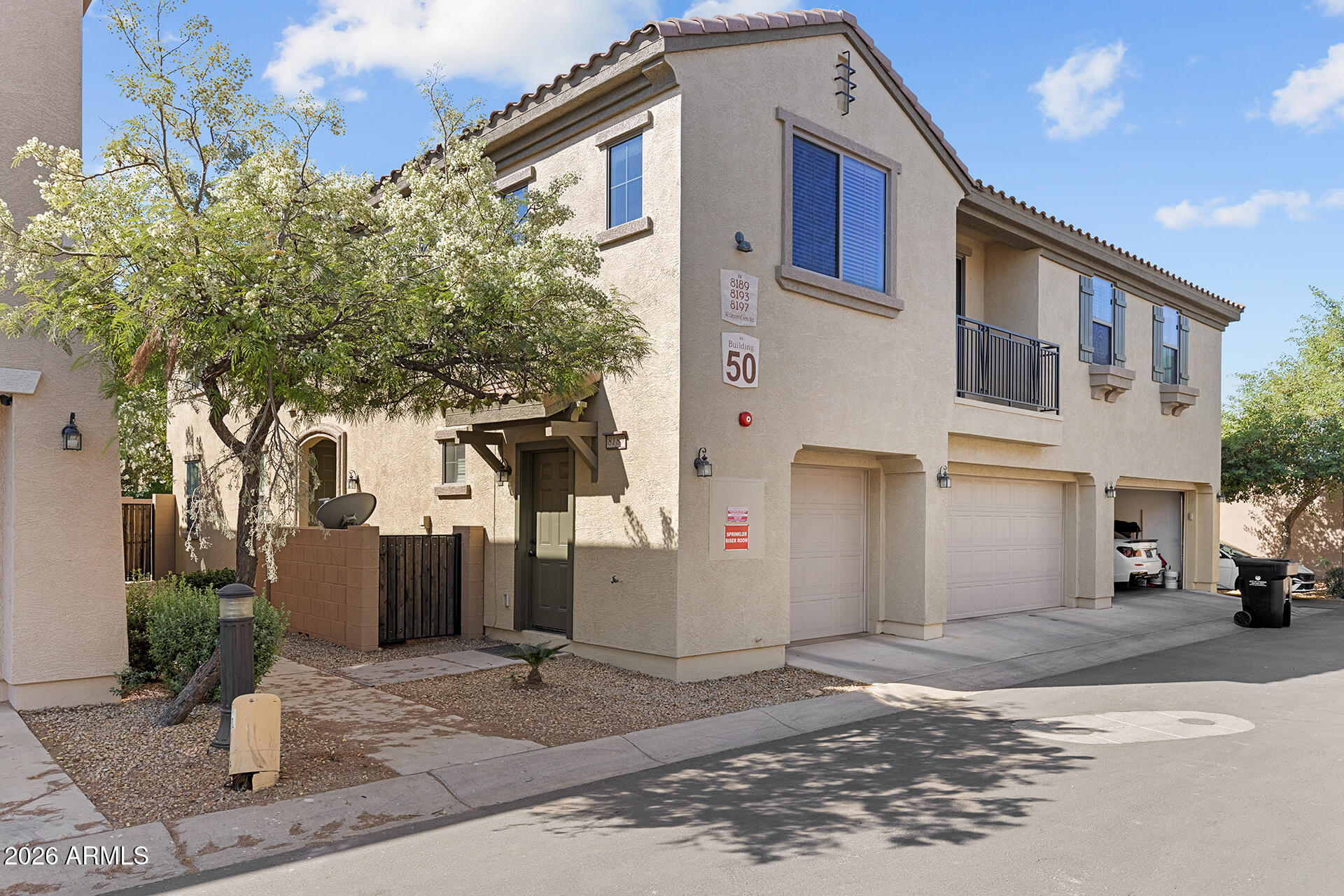 8189 West Groom Creek Road Phoenix, AZ 85043 - Photo 3 of 37 01