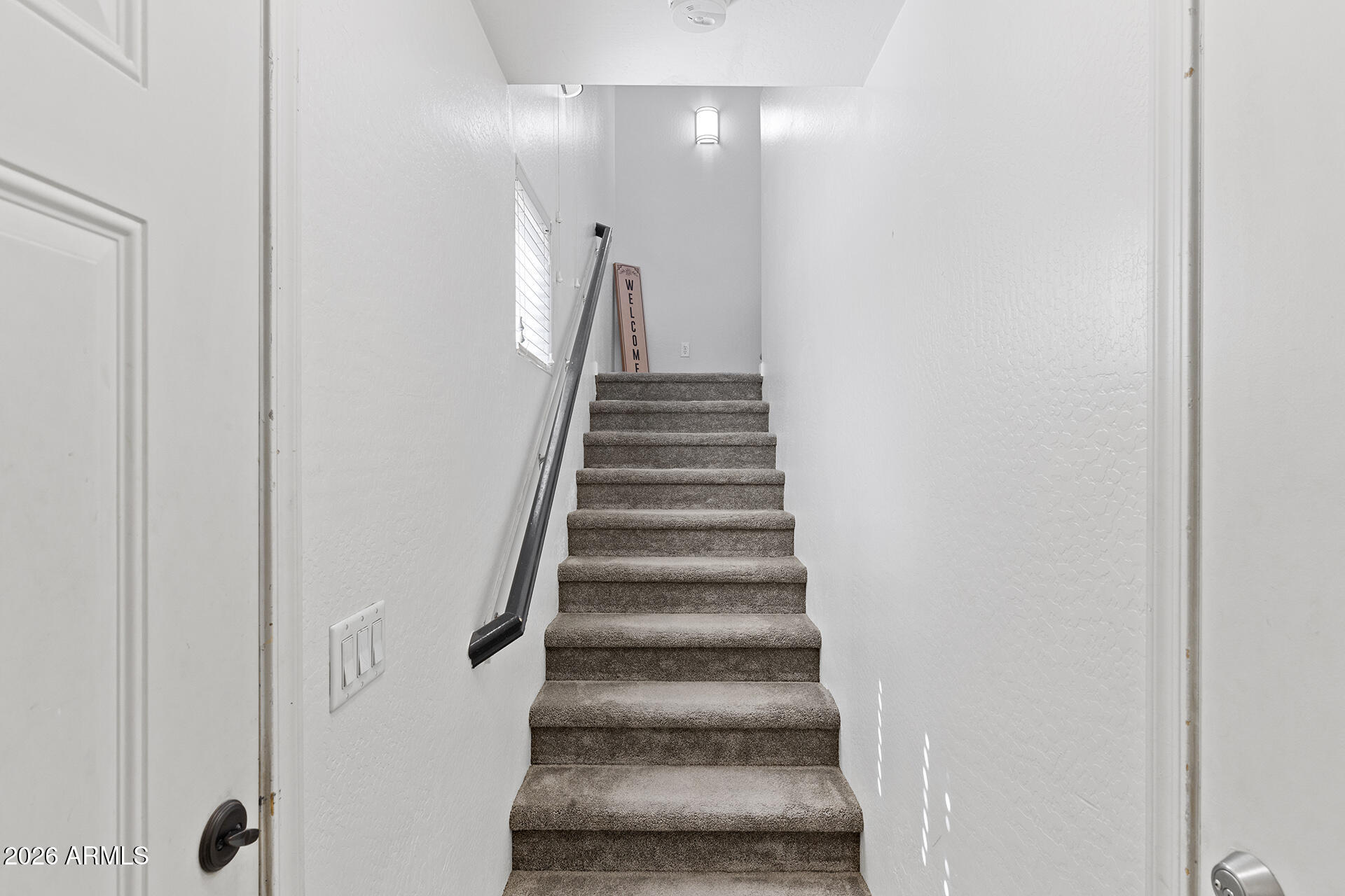 8189 West Groom Creek Road Phoenix, AZ 85043 - Photo 4 of 37 08