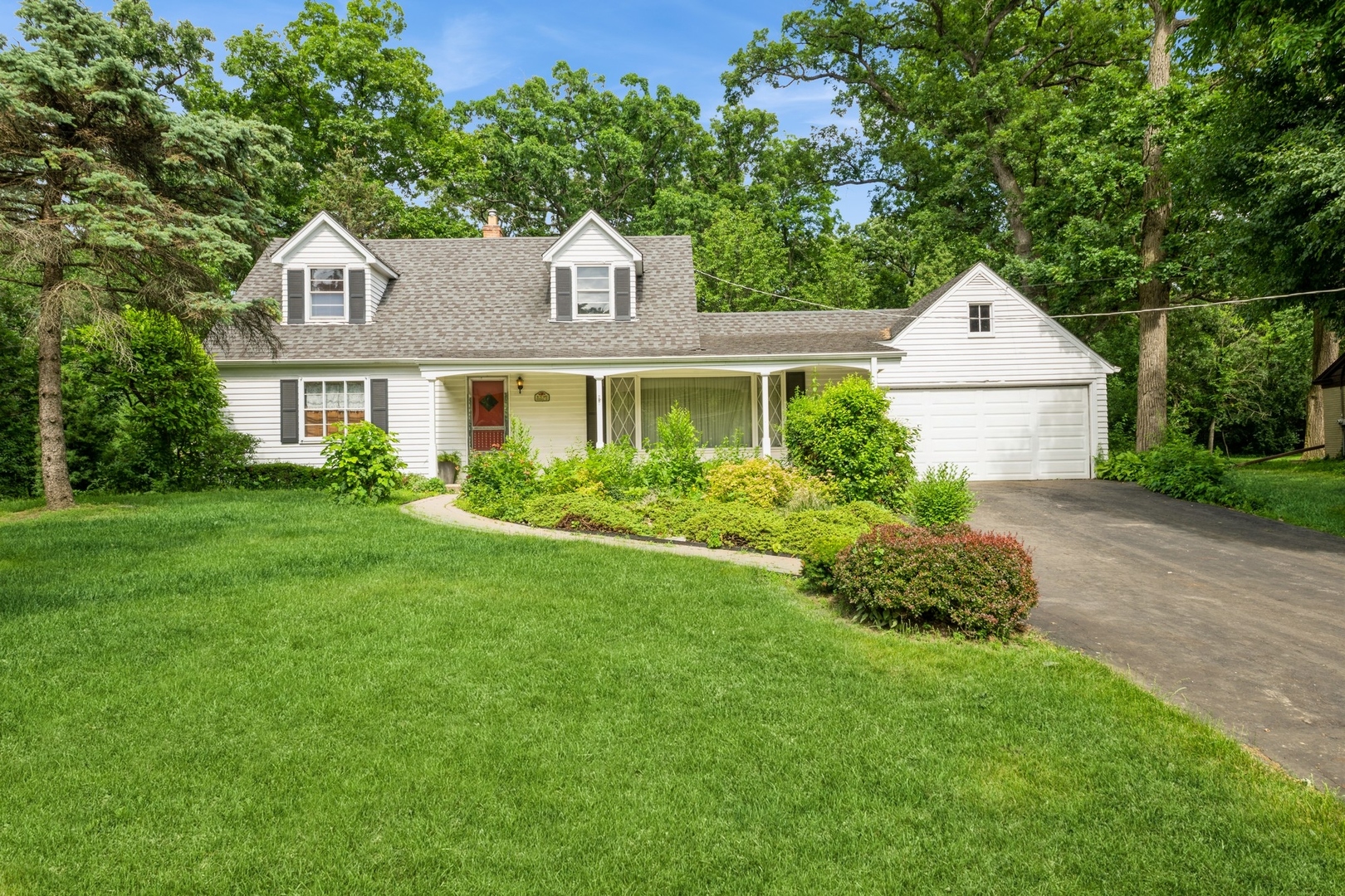 4N051 South Wood Dale Road Addison, IL 60101 - Photo 1 of 14 a front view of a house with a garden and plants
