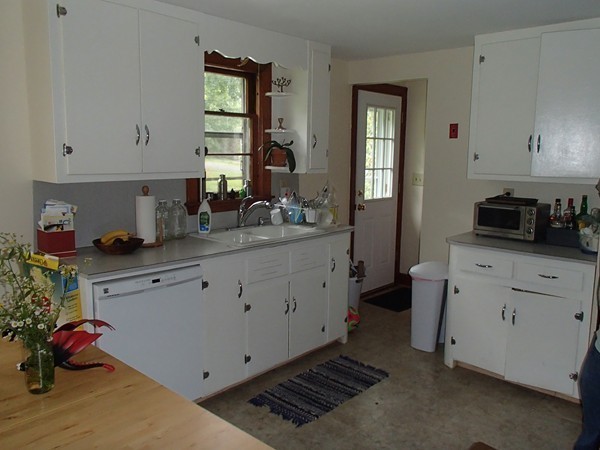 122 Spring Street Amherst, MA 01002 - Photo 10 of 26 Gallery Image 10