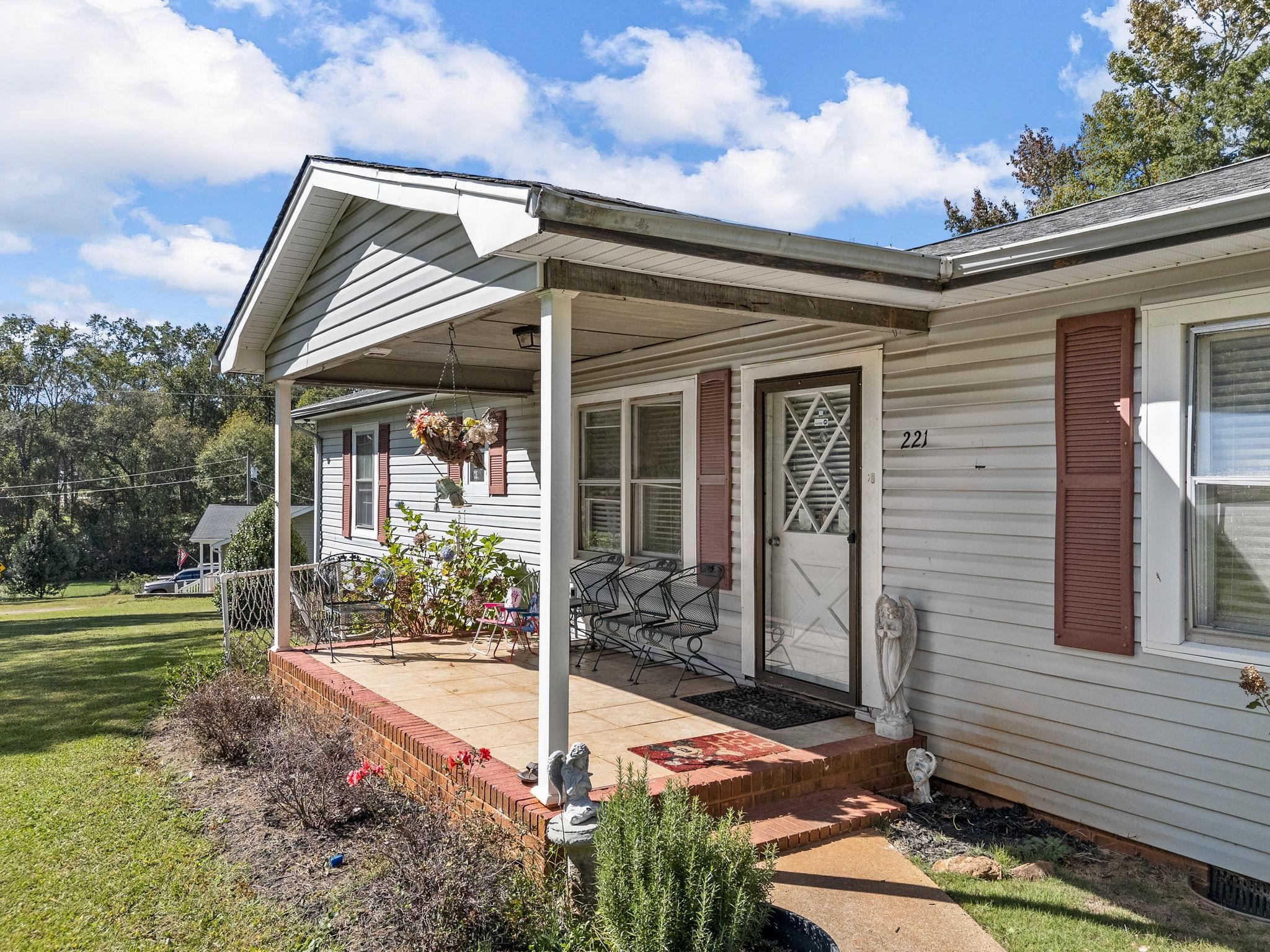 221 Sandifer Road Spartanburg, SC 29303 - Photo 4 of 34