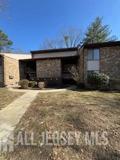 $299,900 | 140 Amberly Drive, Unit J, Englishtown, NJ 07726