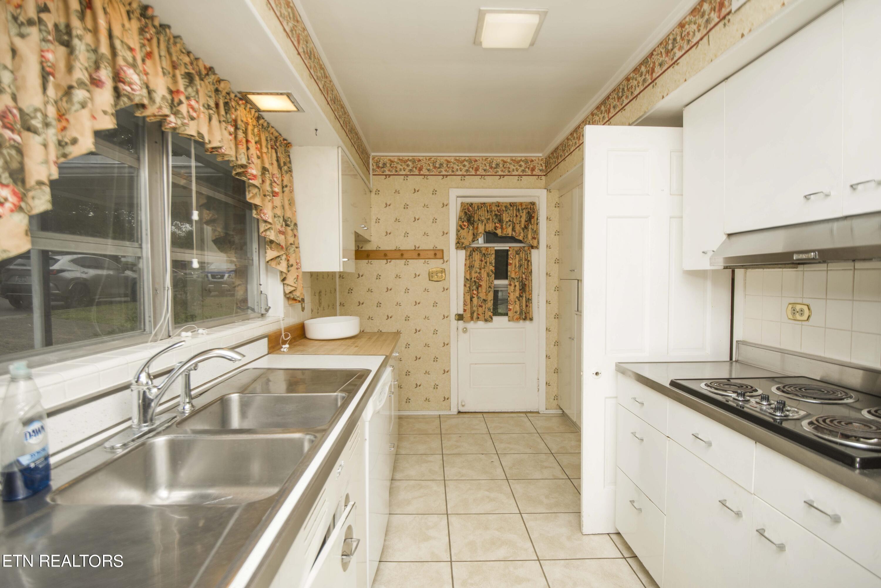 103 Pocono Lane Oak Ridge, TN 37830 - Photo 17 of 48 kitchen 2_1