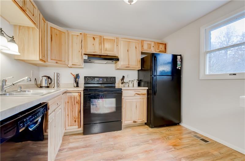 222 Quail Run Road Venetia, PA 15367 - Photo 12 of 22 Kitchen with window to the back yard.