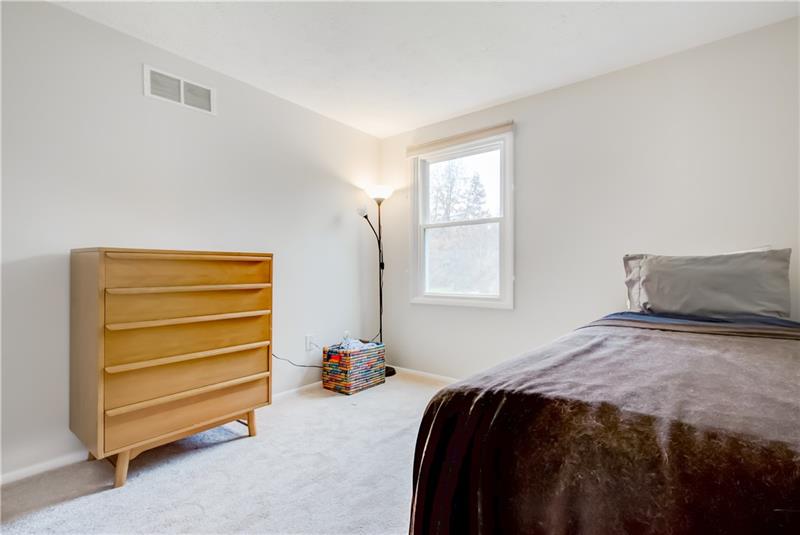 222 Quail Run Road Venetia, PA 15367 - Photo 20 of 22 Third bedroom with neutral carpet.