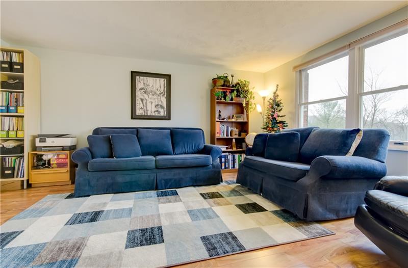 222 Quail Run Road Venetia, PA 15367 - Photo 8 of 22 Living room. Neutral colors.