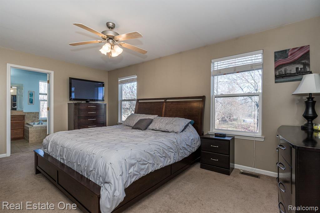 390 Shadywood Road Rochester Hills, MI 48307 - Photo 18 of 38