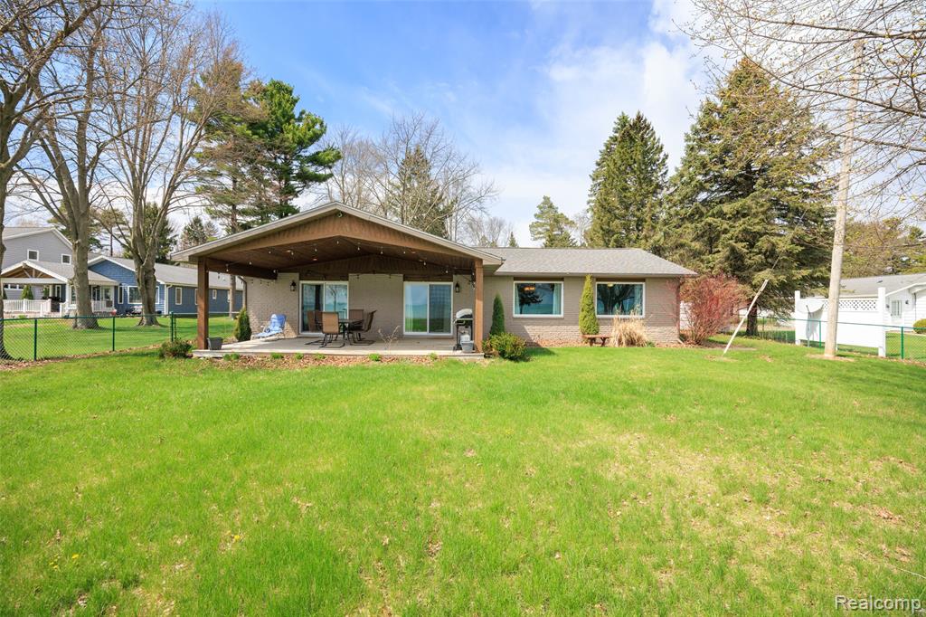 8171 Lakeshore Road Lexington, MI 48450 - Photo 3 of 45