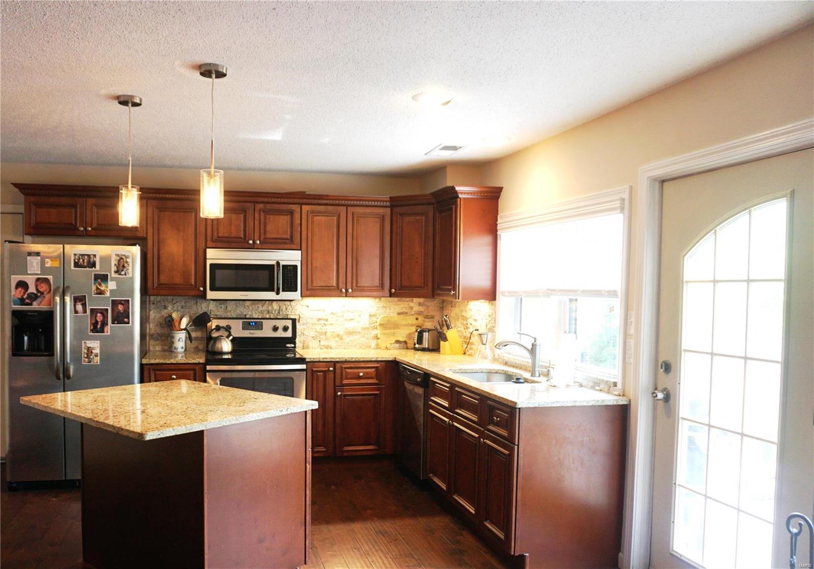 1373 Hampton Road St. Charles, MO 63303 - Photo 2 of 25 Gallery Image 2