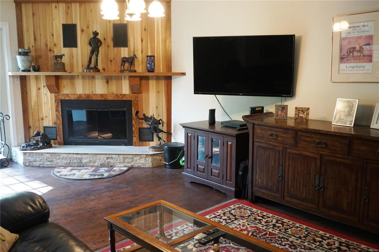 1373 Hampton Road St. Charles, MO 63303 - Photo 6 of 25 Gallery Image 6