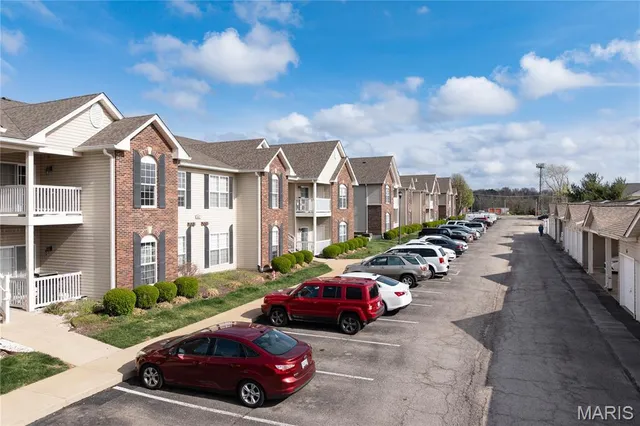 $5,700,000 | 6401 Brookfield Court Drive, St. Louis, MO 63129