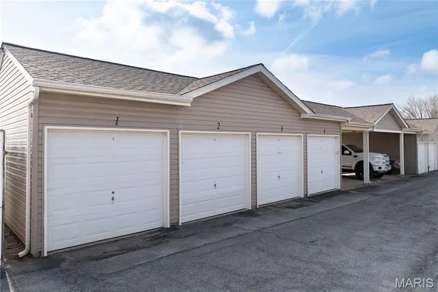 $5,700,000 | 6401 Brookfield Court Drive, St. Louis, MO 63129