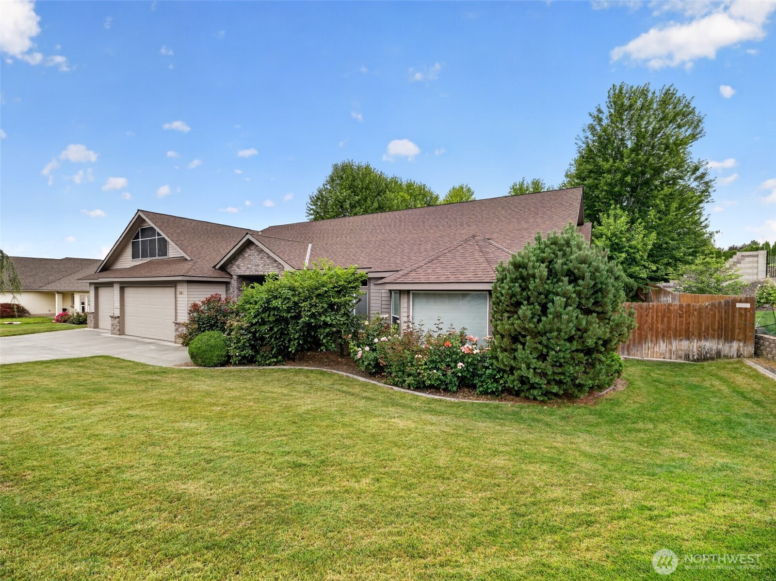 361 Rachel Road Kennewick, WA 99338 - Photo 2 of 39