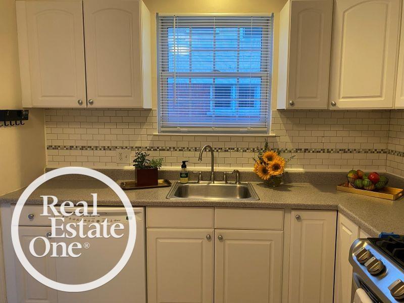 897 Rivard Boulevard Grosse Pointe, MI 48230 - Photo 19 of 42 50212858-615ebcee-1bcc-48c1-a54f-85898d88a4e1.JPG