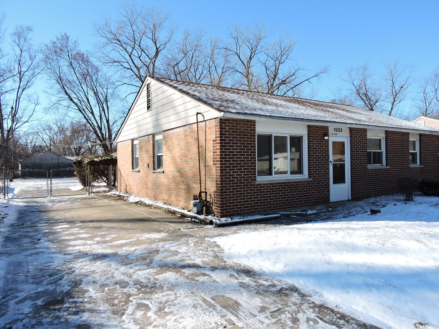 15328 Parkside Drive Markham, IL 60428 - Photo 2 of 23