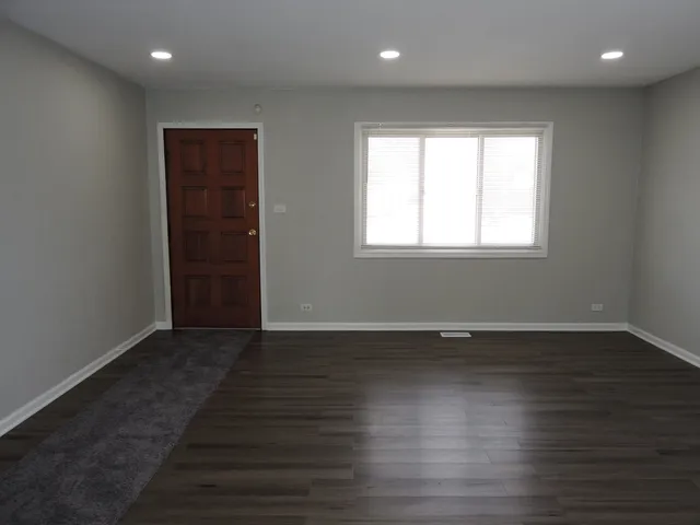 $155,000 | 15328 Parkside Drive, Markham, IL 60428