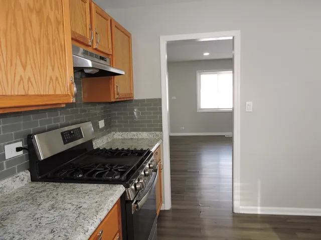 $155,000 | 15328 Parkside Drive, Markham, IL 60428