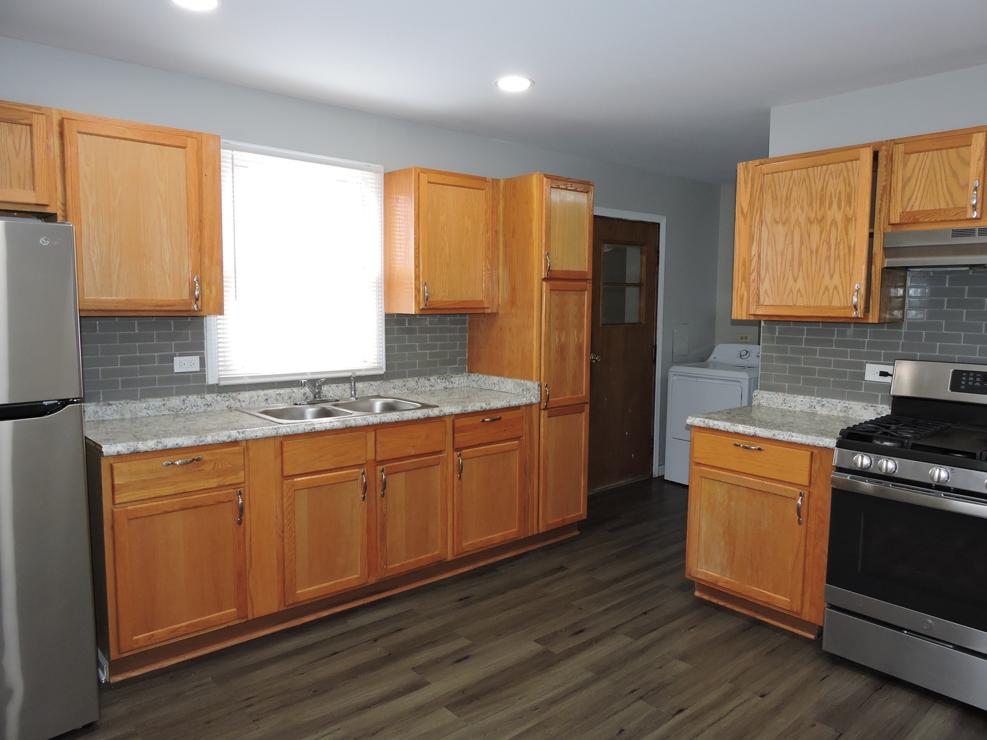 15328 Parkside Drive Markham, IL 60428 - Photo 7 of 23