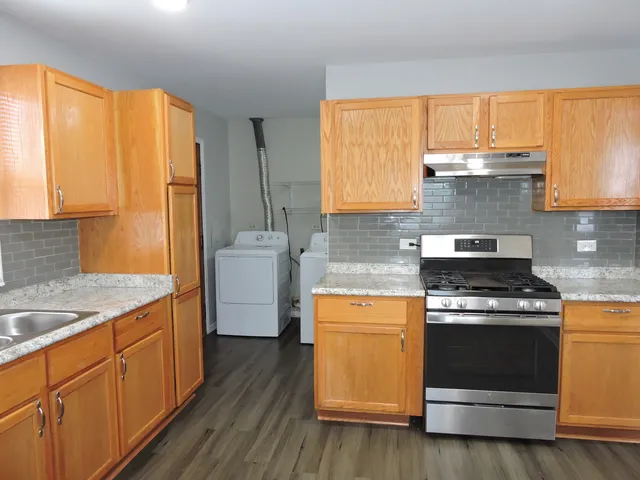 $155,000 | 15328 Parkside Drive, Markham, IL 60428