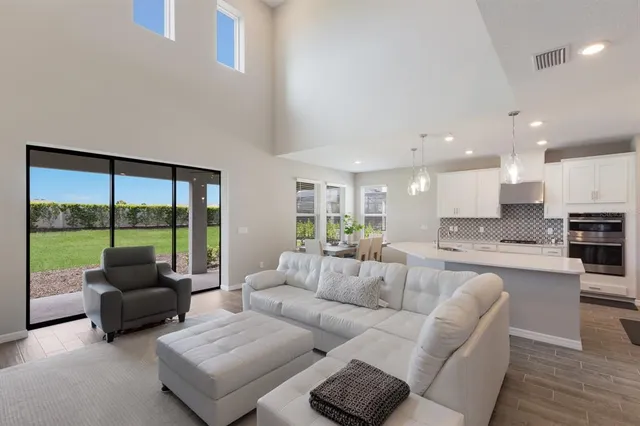 $4,650 | 9312 Tequila Sunrise Drive, Sarasota, FL 34241