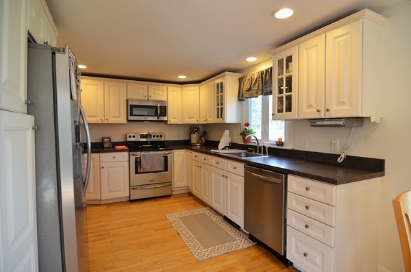 55 Lamson Road Barrington, RI 02806 - Photo 8 of 23 Gallery Image 8