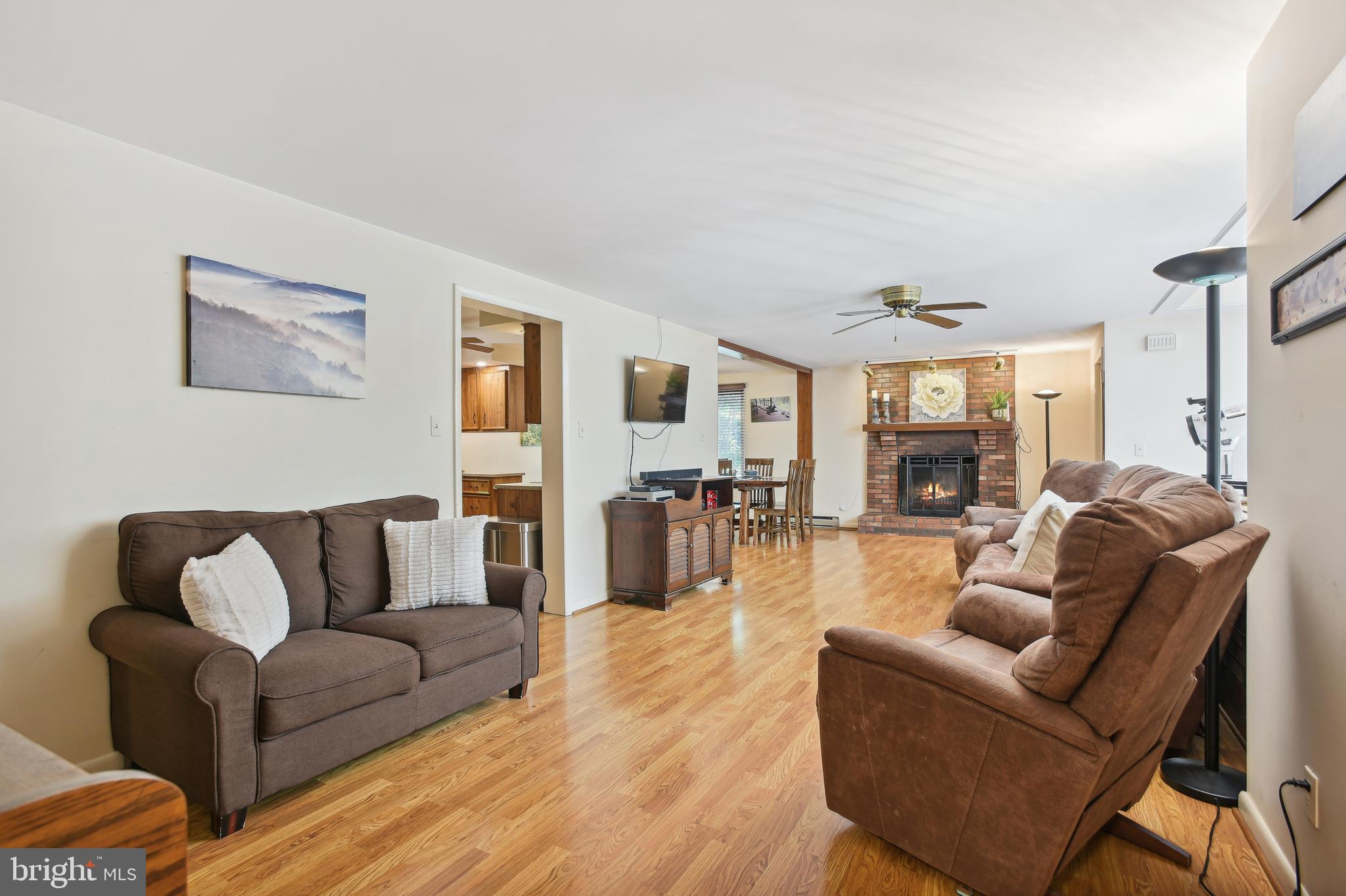 43536 Spinks Ferry Road Leesburg, VA 20176 - Photo 11 of 33 Family room with fireplace
