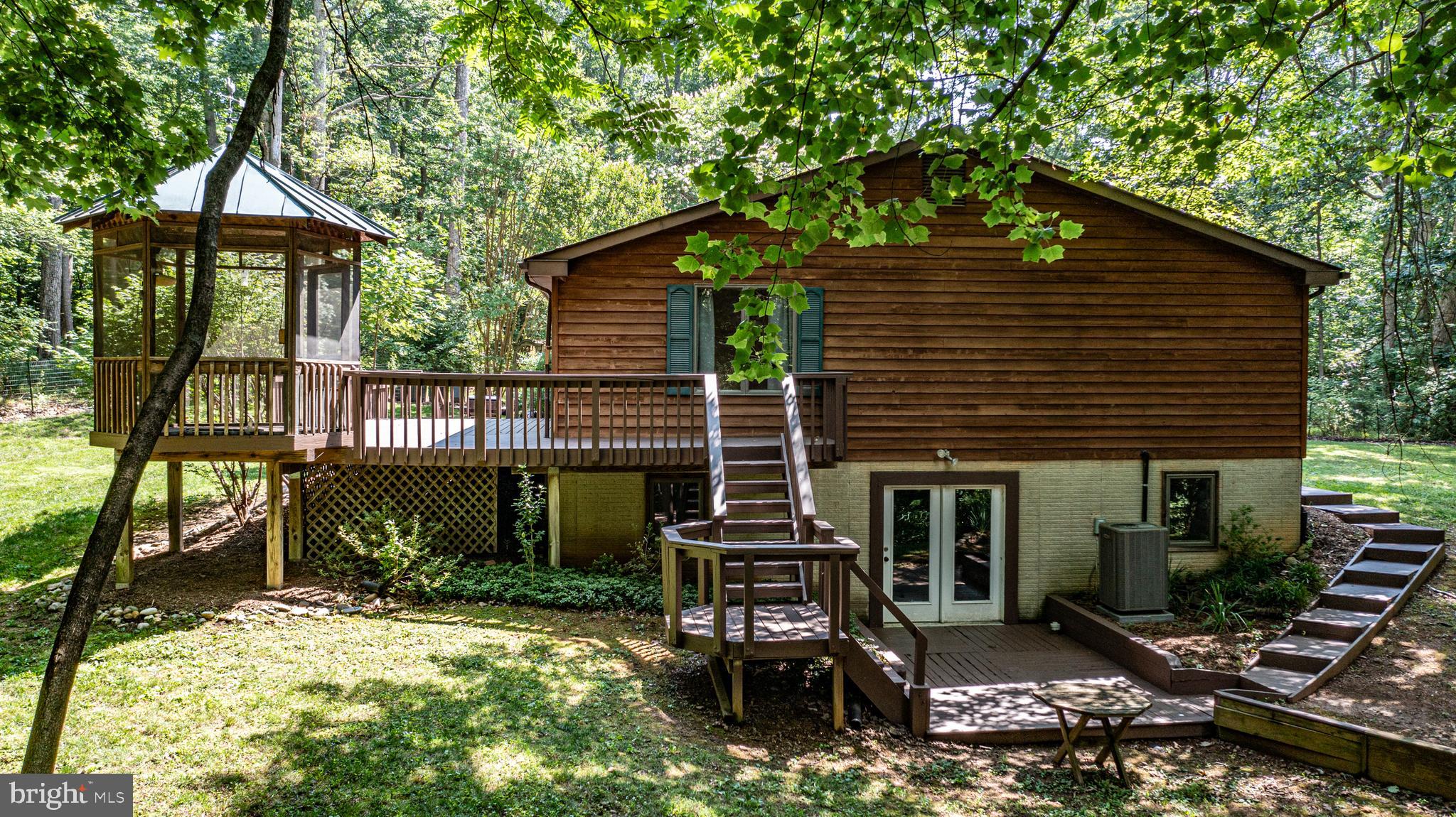43536 Spinks Ferry Road Leesburg, VA 20176 - Photo 4 of 33 Side of home