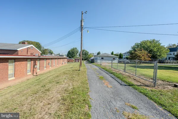 a view of a yard with a park