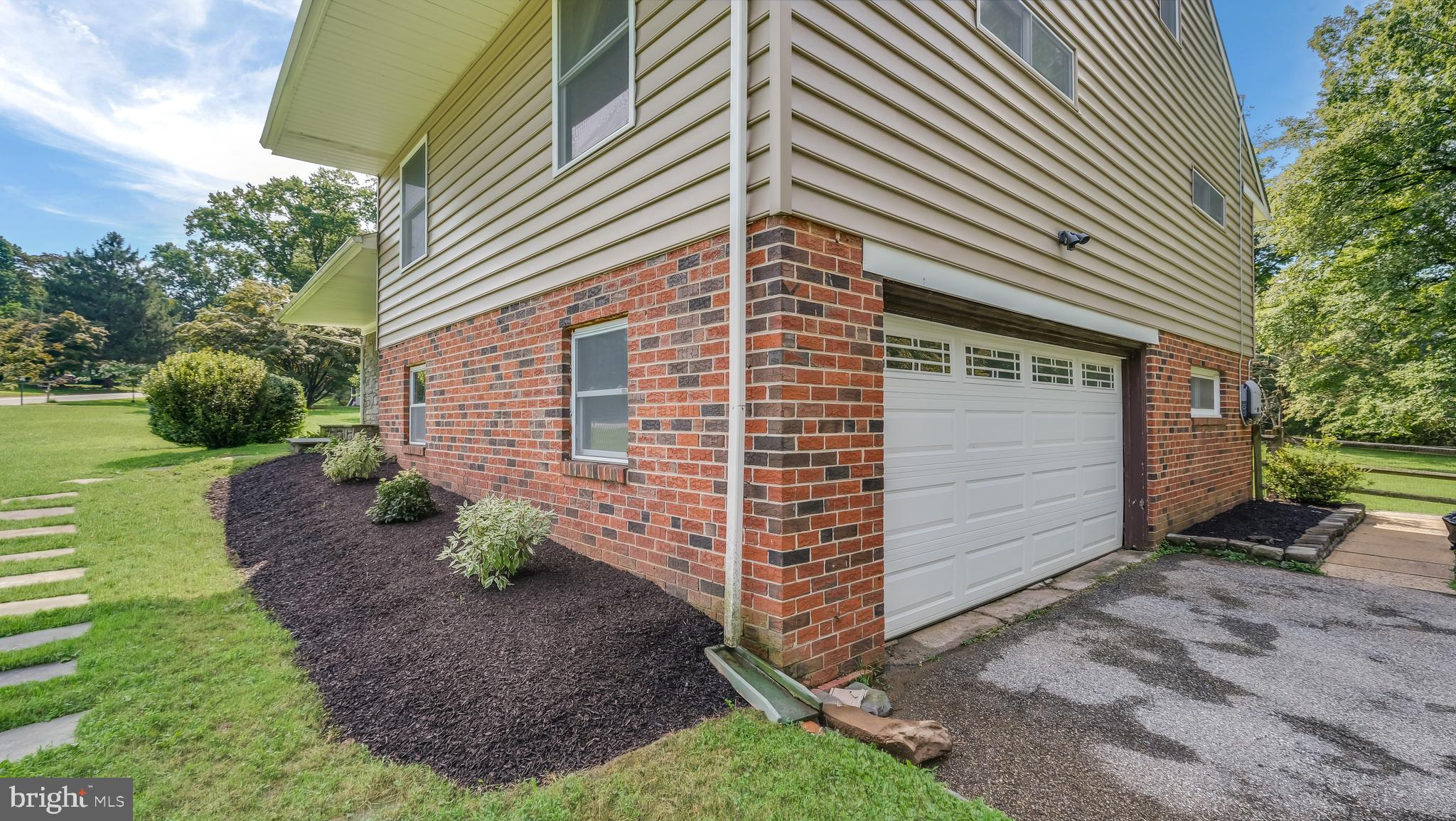 2896 Gradyville Road Broomall, PA 19008 - Photo 3 of 34 Gallery Image 3