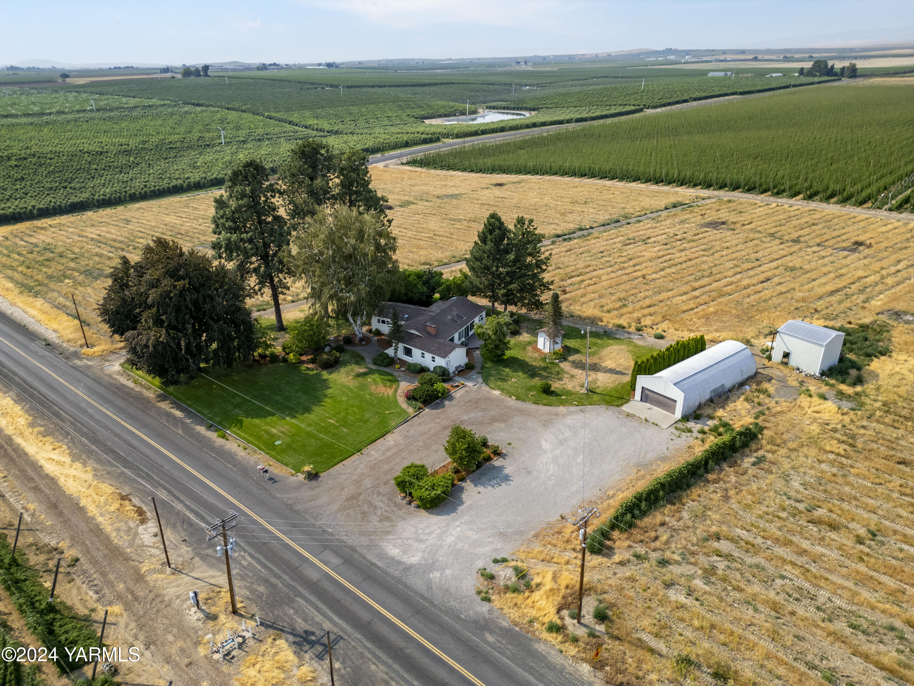 149402 McCreadie Road Prosser, WA 99350 - Photo 1 of 58 a view of a lake with a yard