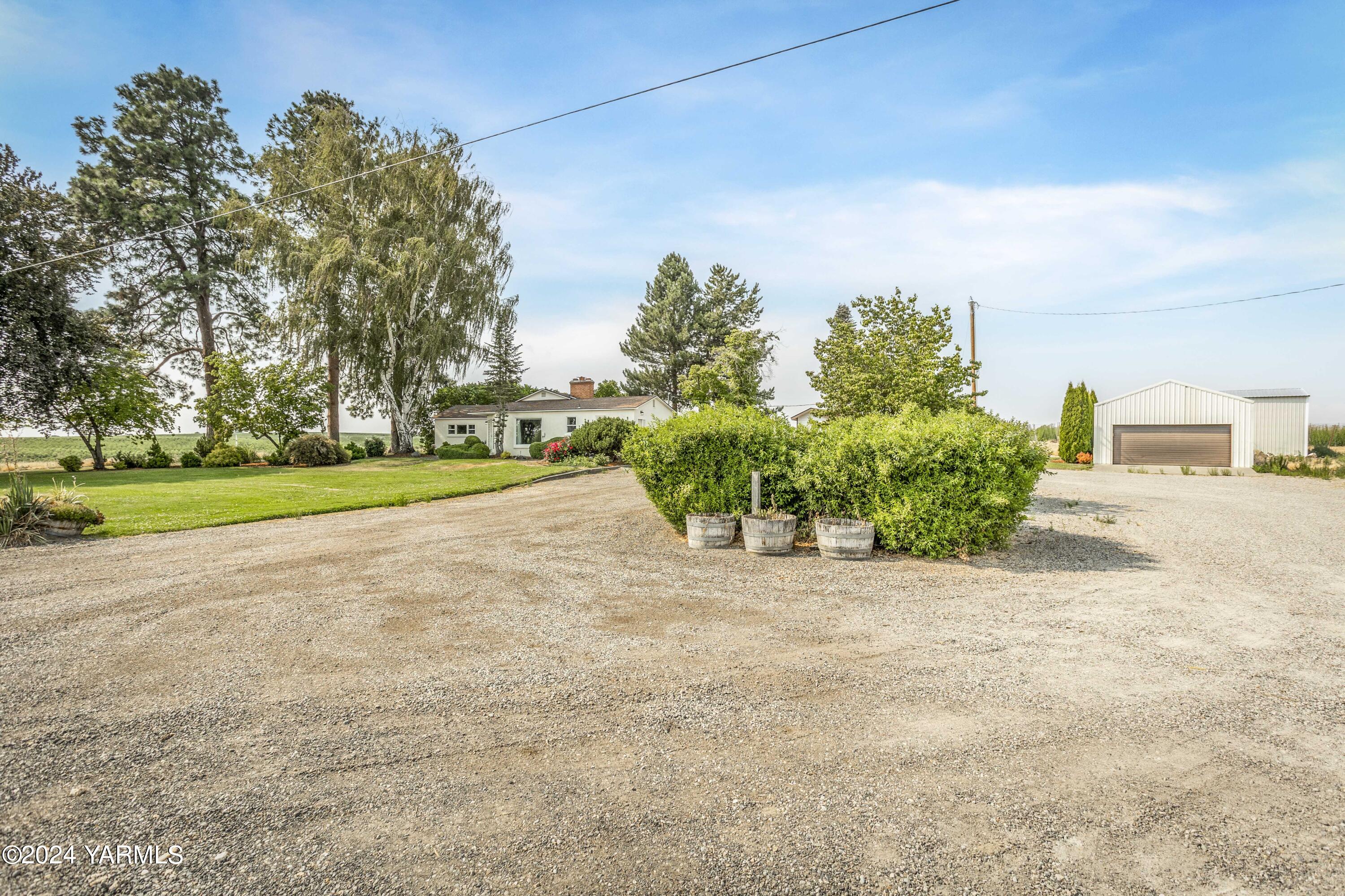 149402 McCreadie Road Prosser, WA 99350 - Photo 2 of 58 a view of a street with houses